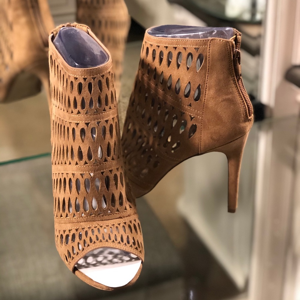 Light brown heels